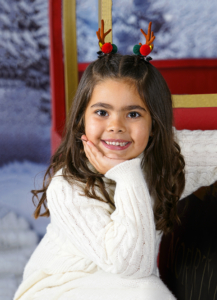 Disfruta de sesiones de Navidad para niños en Argentona. Captura su alegría en un decorado mágico y crea recuerdos únicos.